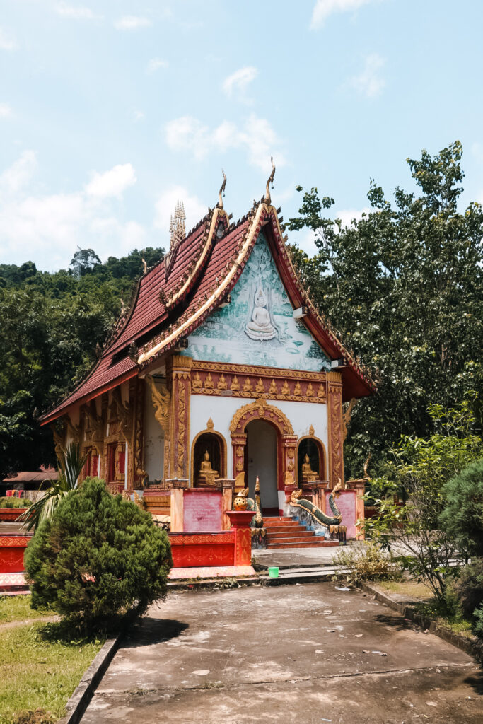 Wat Pho Karm Chai Mong Kol